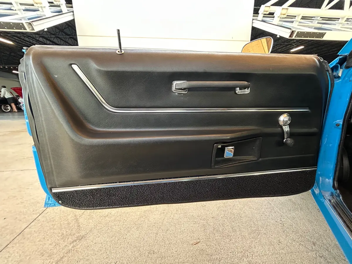 Vehicle photo 21