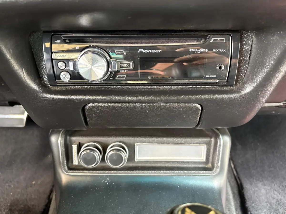 Vehicle photo 56