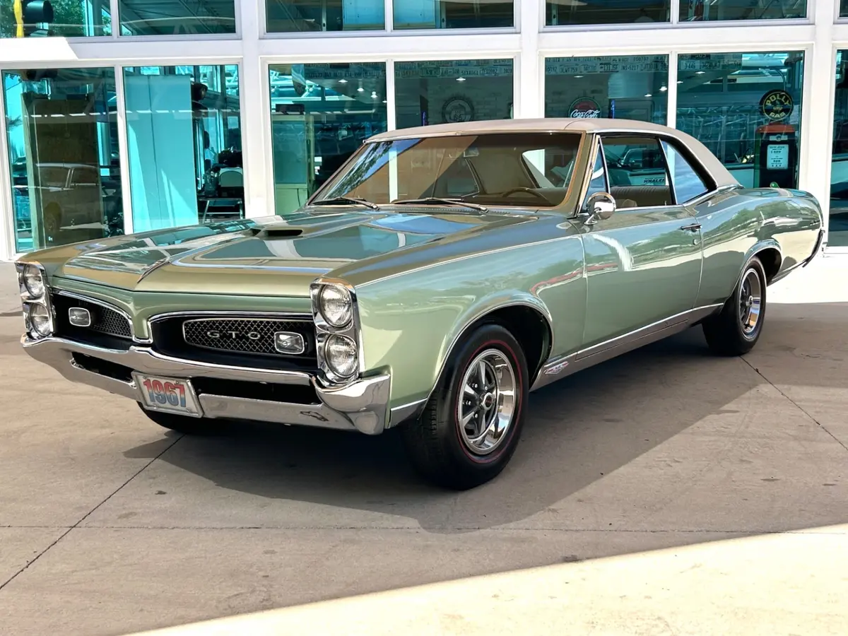 Vehicle photo 9