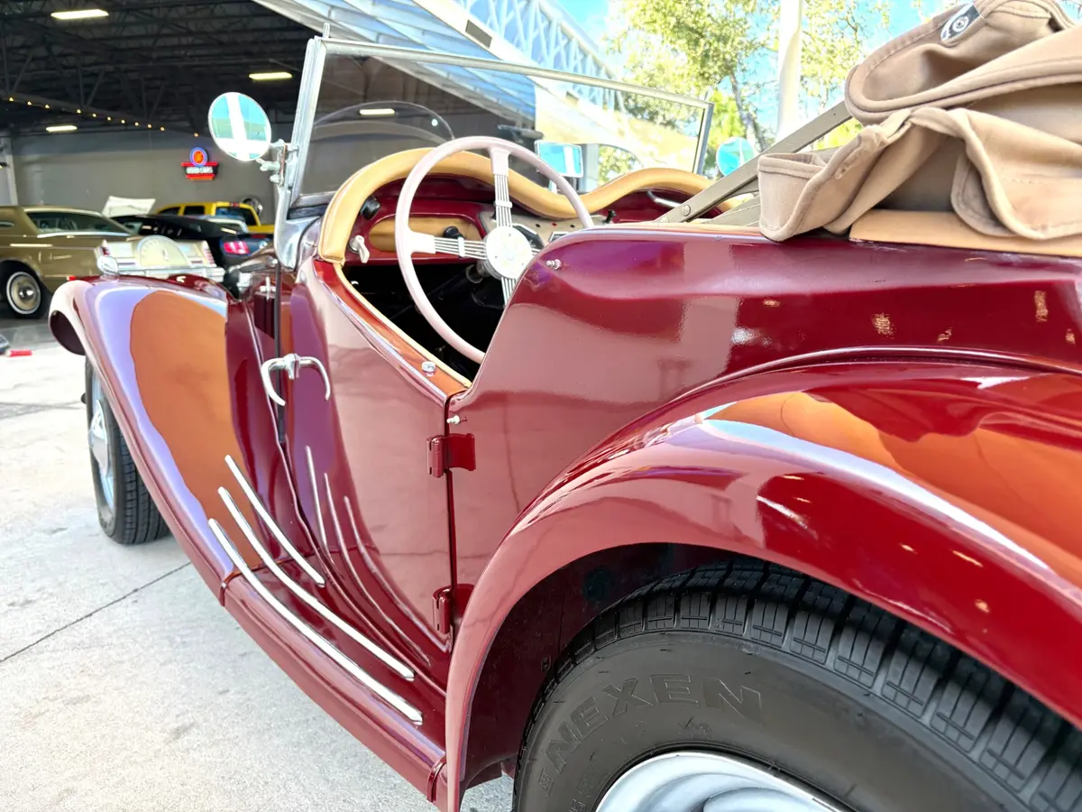 Vehicle photo 14