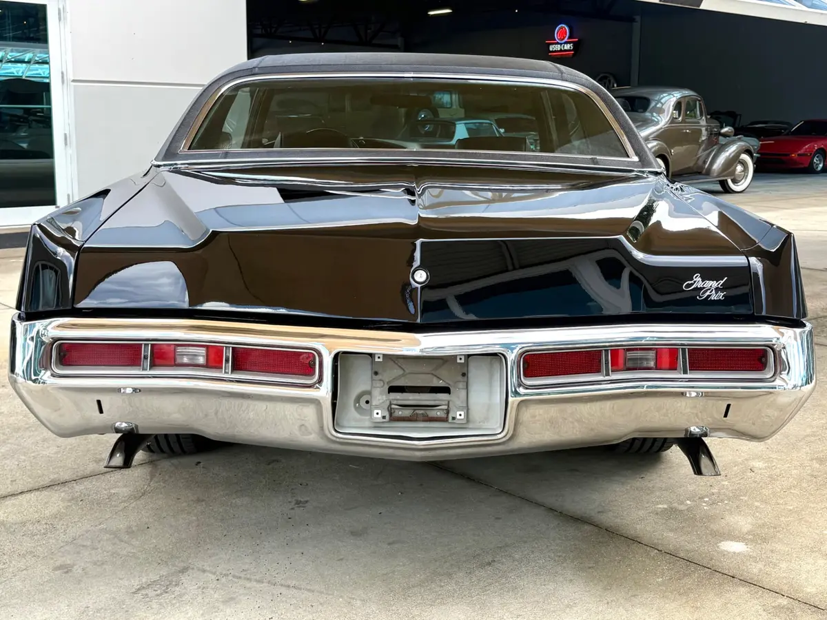 Vehicle photo 7