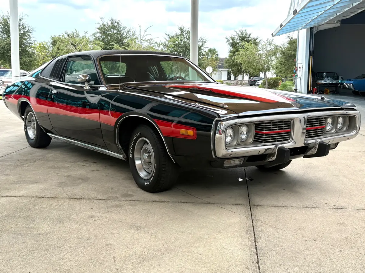 Vehicle photo 4