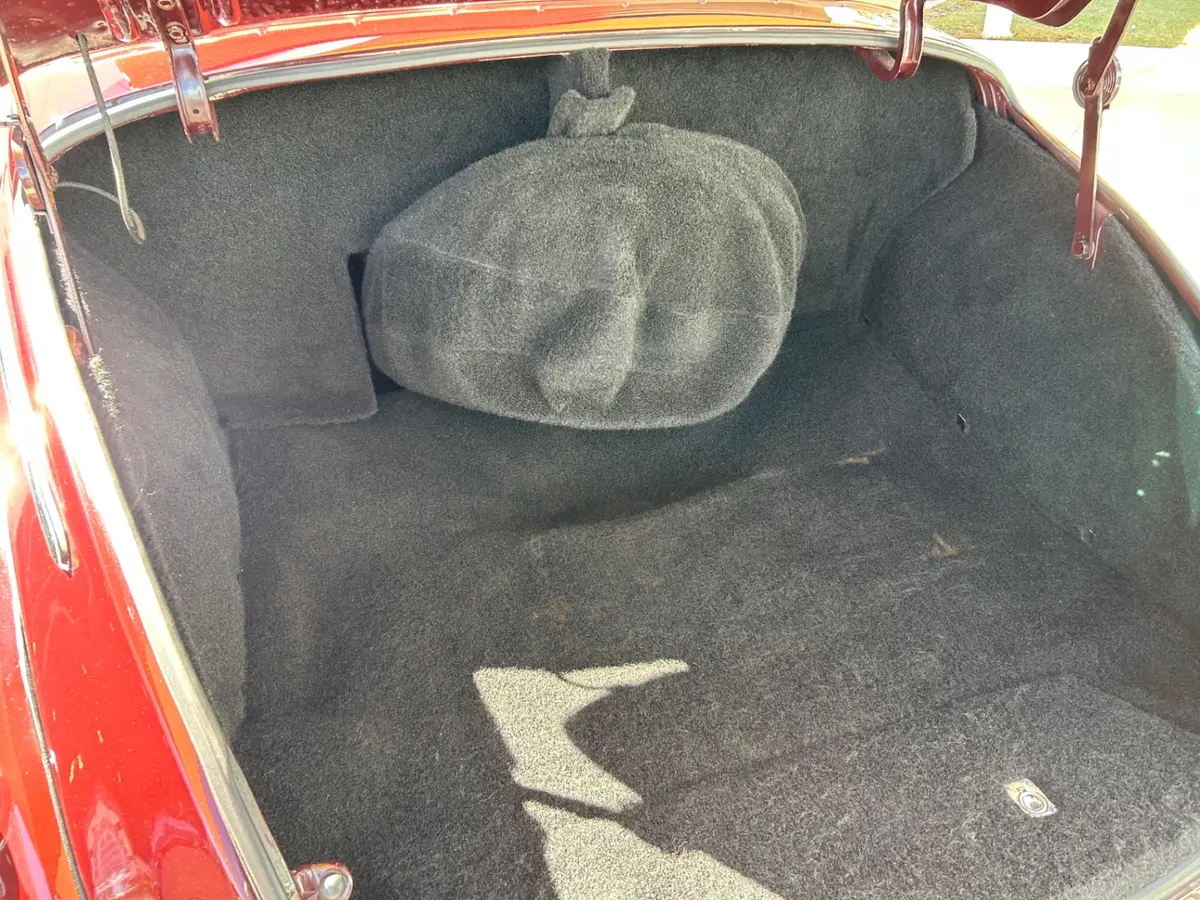 Vehicle photo 9