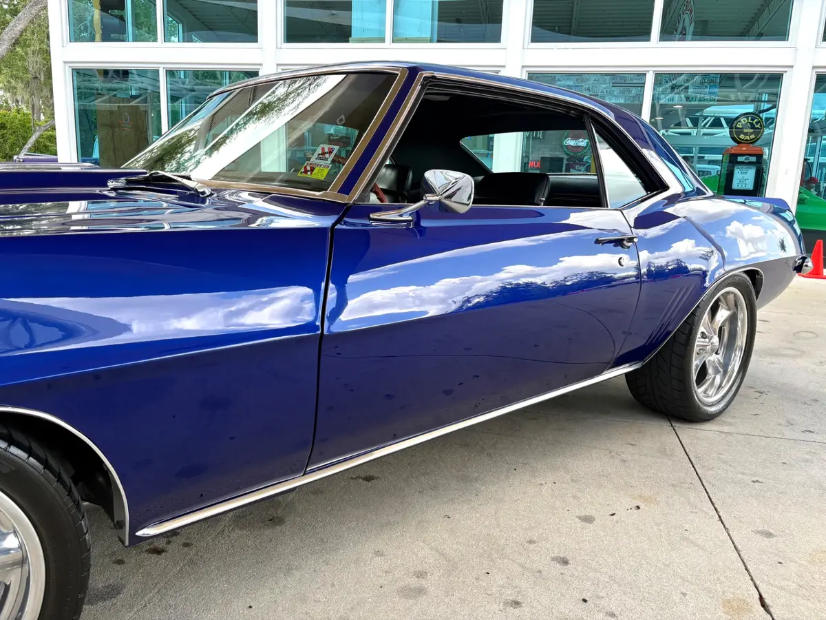 Vehicle photo 13