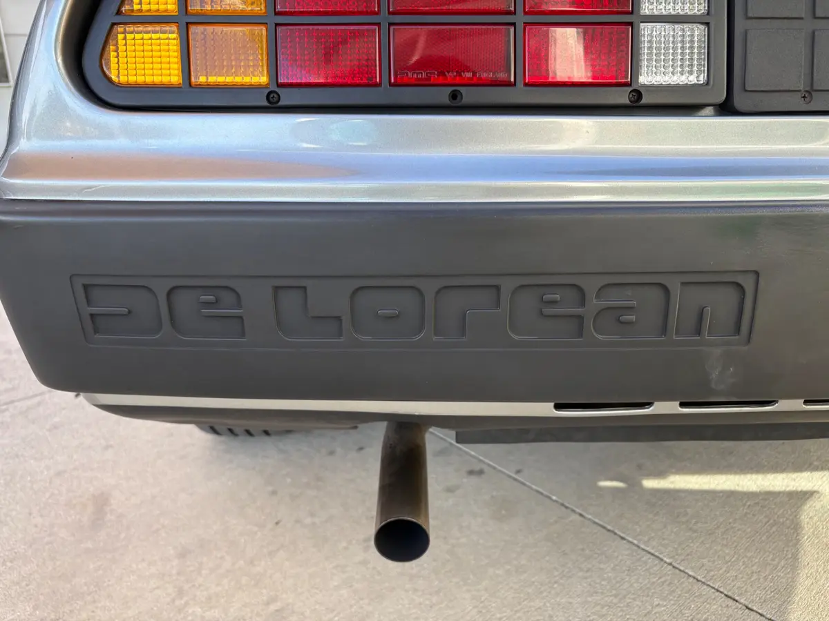 Vehicle photo 29