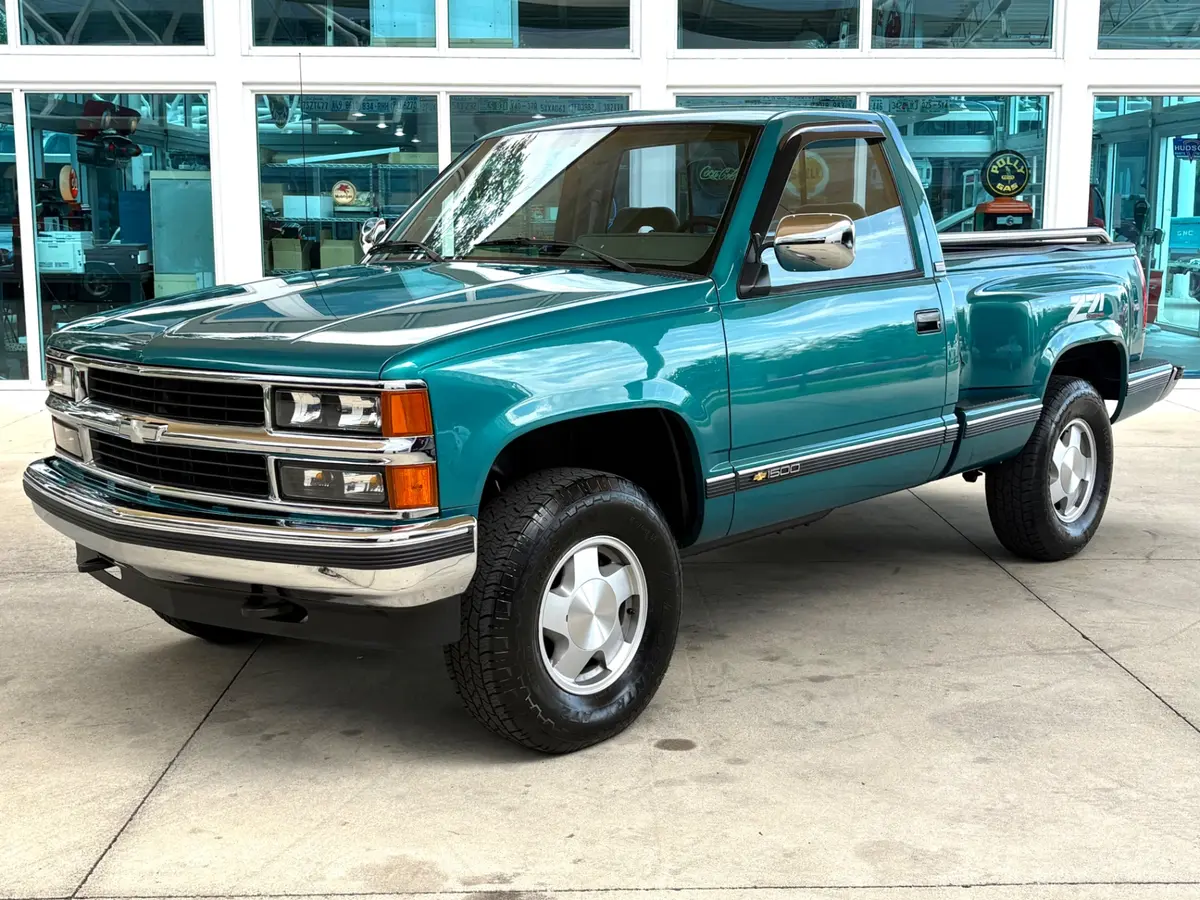 Vehicle photo 11