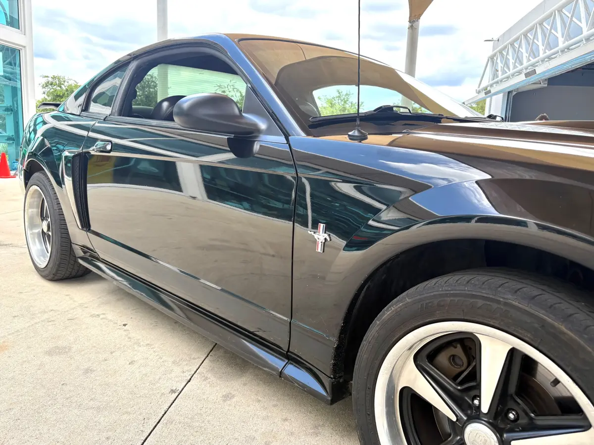 Vehicle photo 18