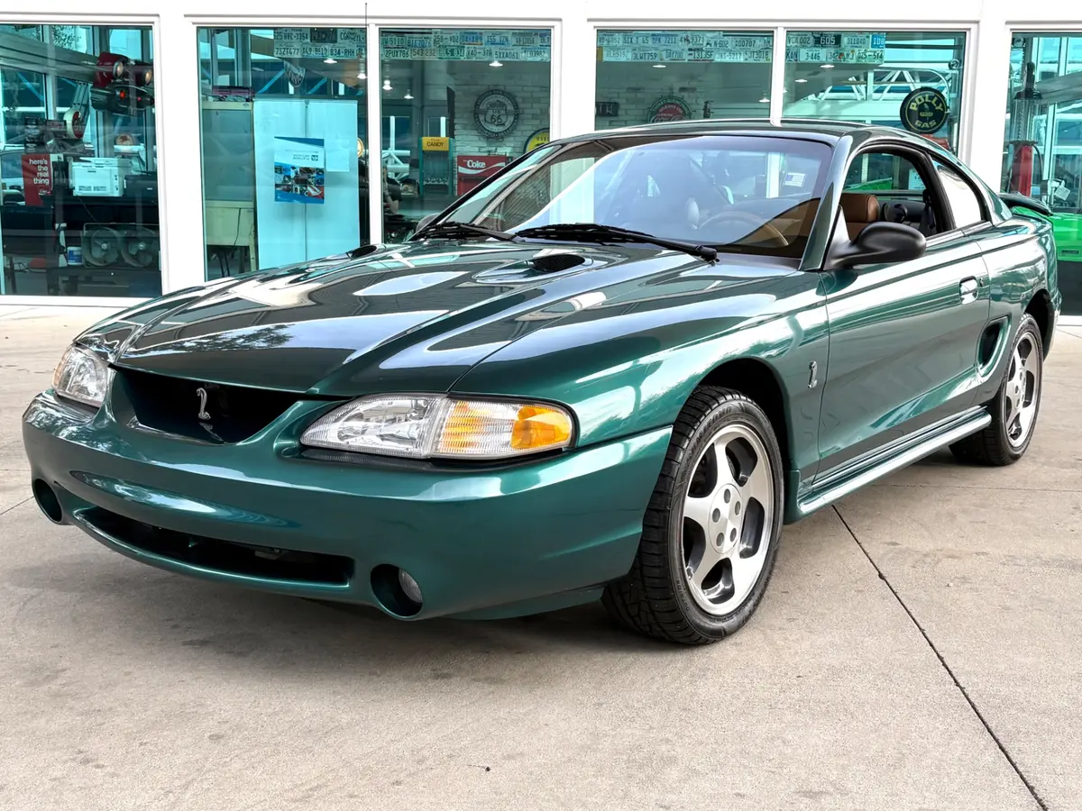 Vehicle photo 12
