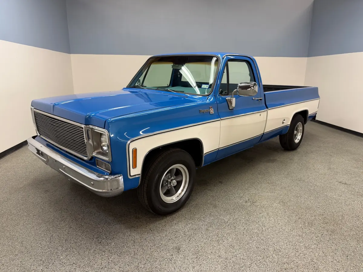Vehicle photo 2