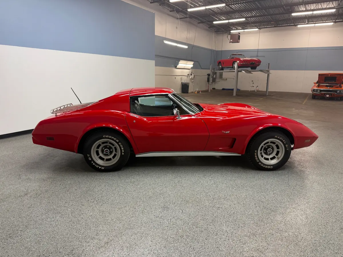 Vehicle photo 7