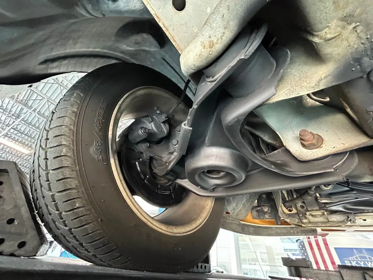 Vehicle photo 35
