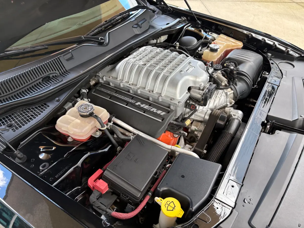 Vehicle photo 26