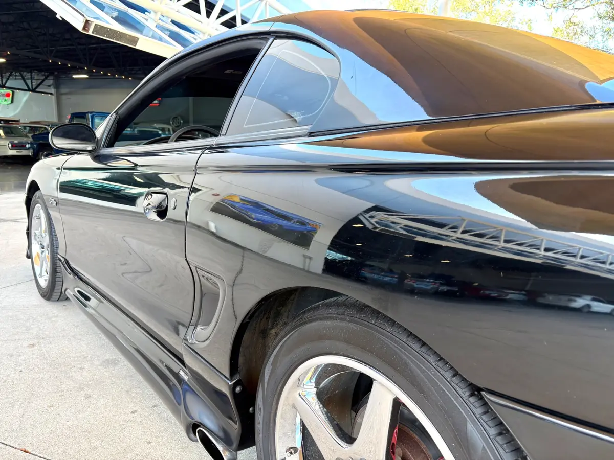 Vehicle photo 15