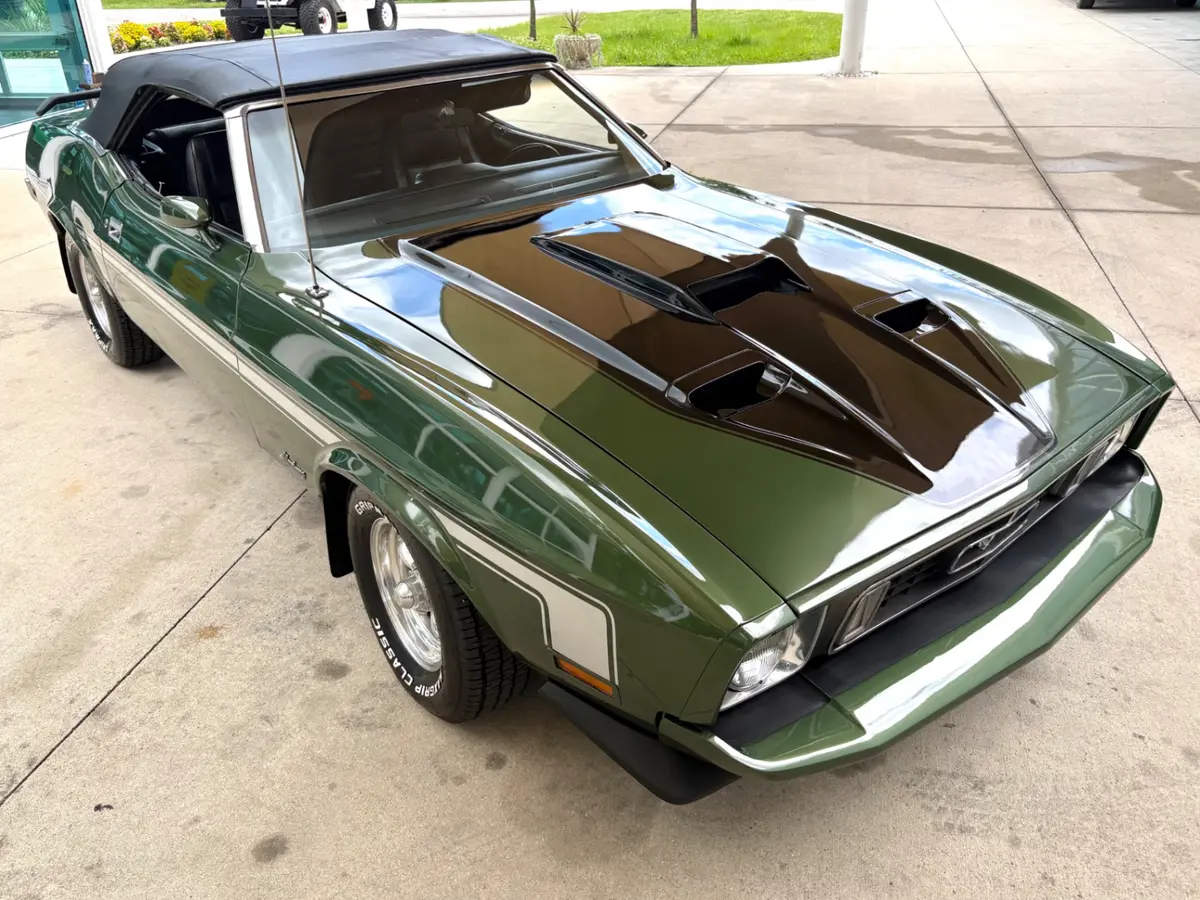 Vehicle photo 21