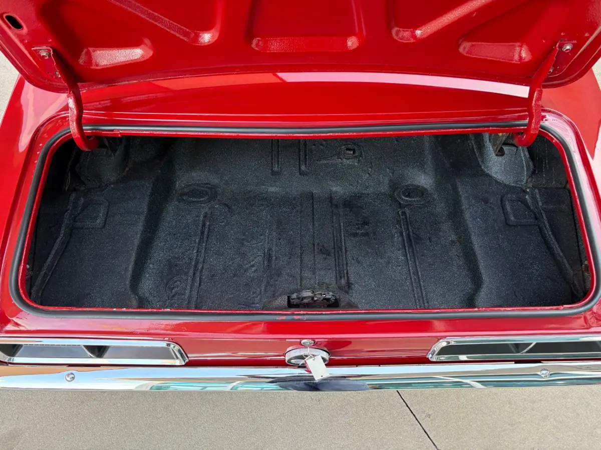 Vehicle photo 9