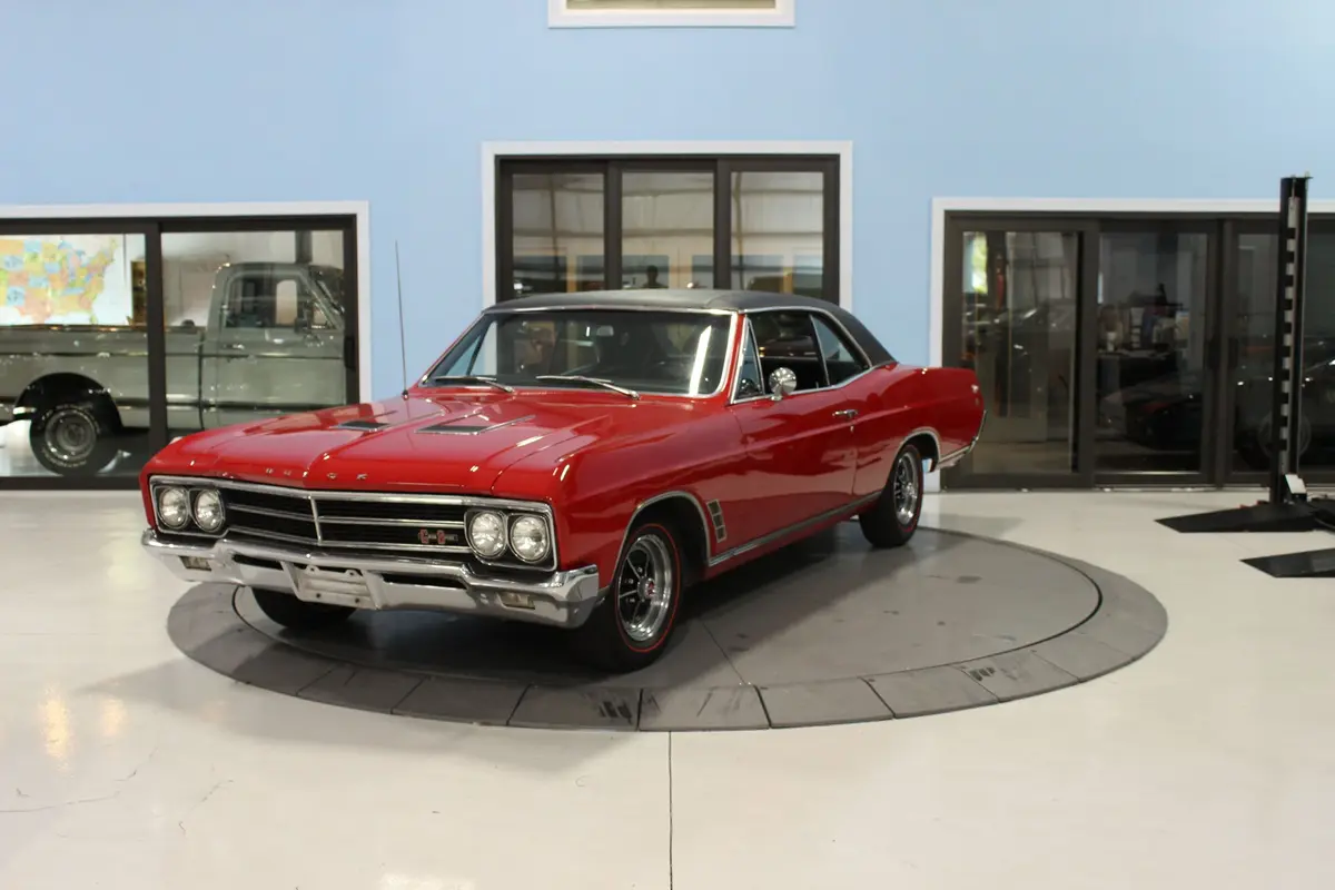 Vehicle photo 1