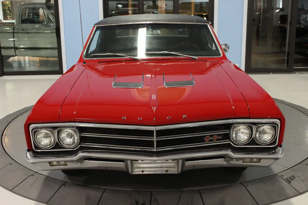 Vehicle photo 11