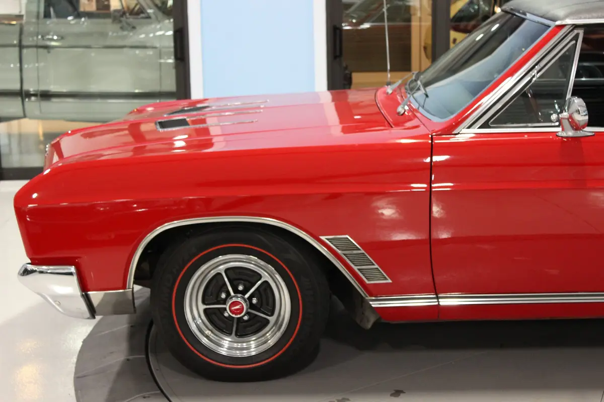 Vehicle photo 16
