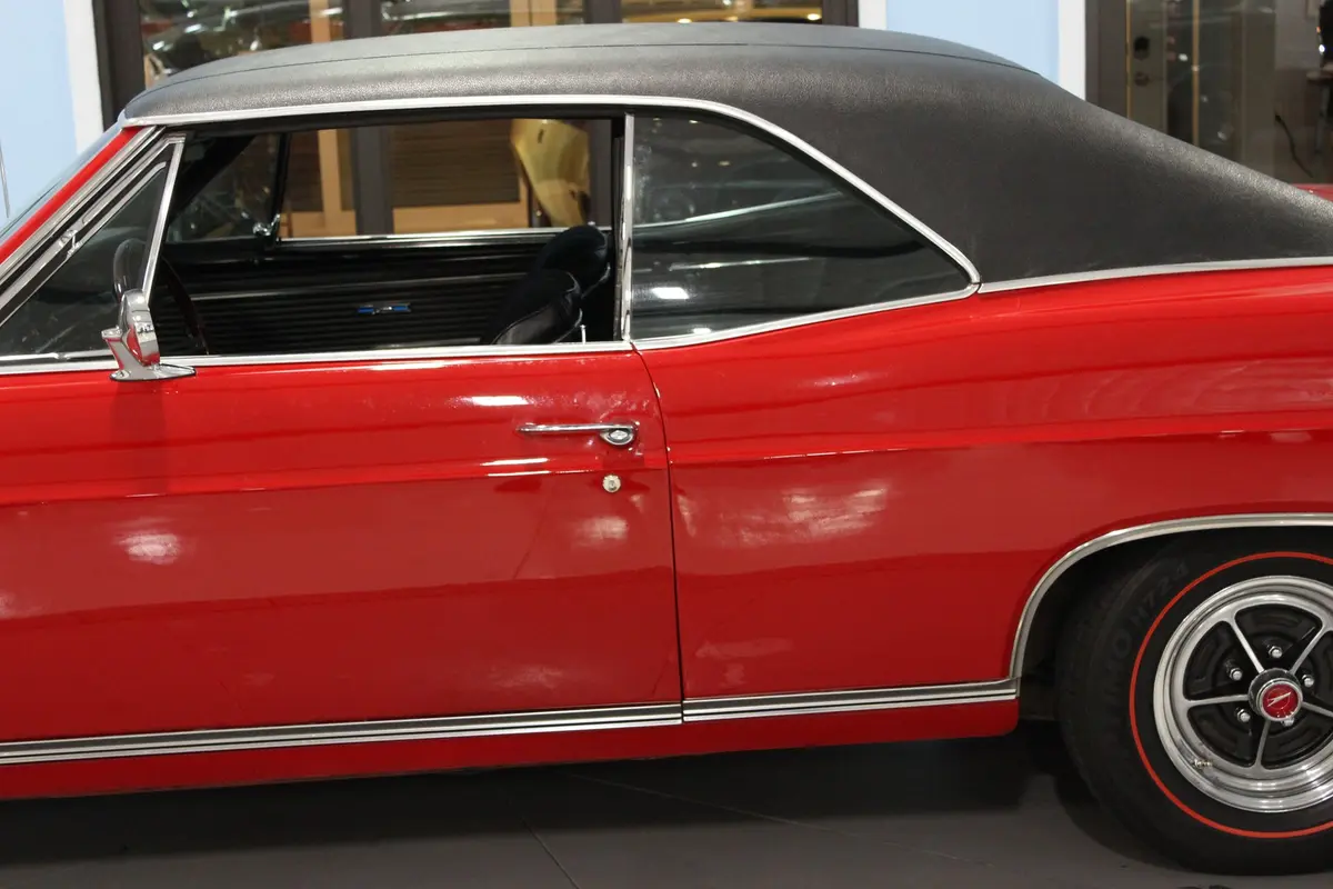 Vehicle photo 17