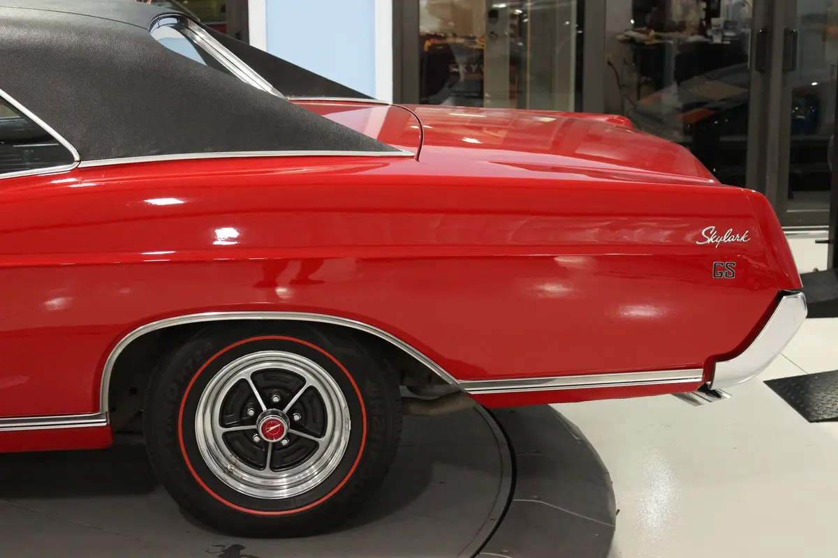 Vehicle photo 18