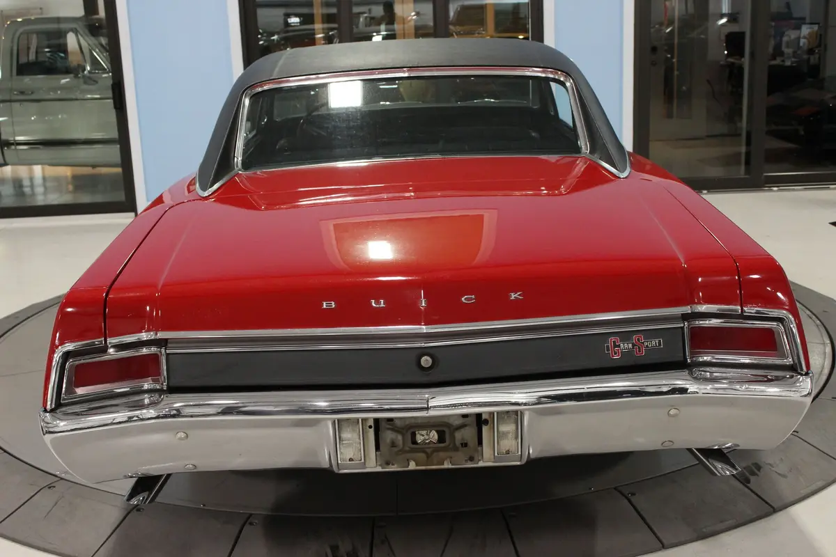 Vehicle photo 20
