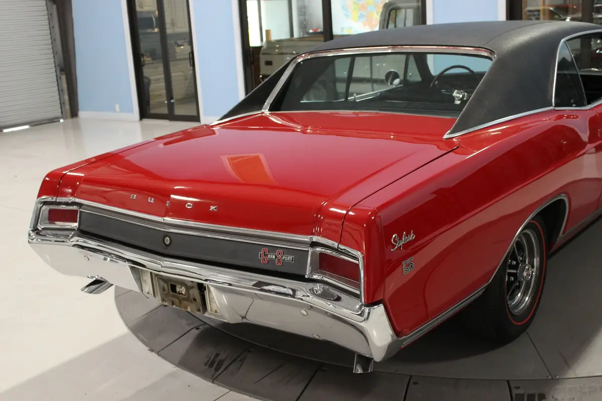 Vehicle photo 21