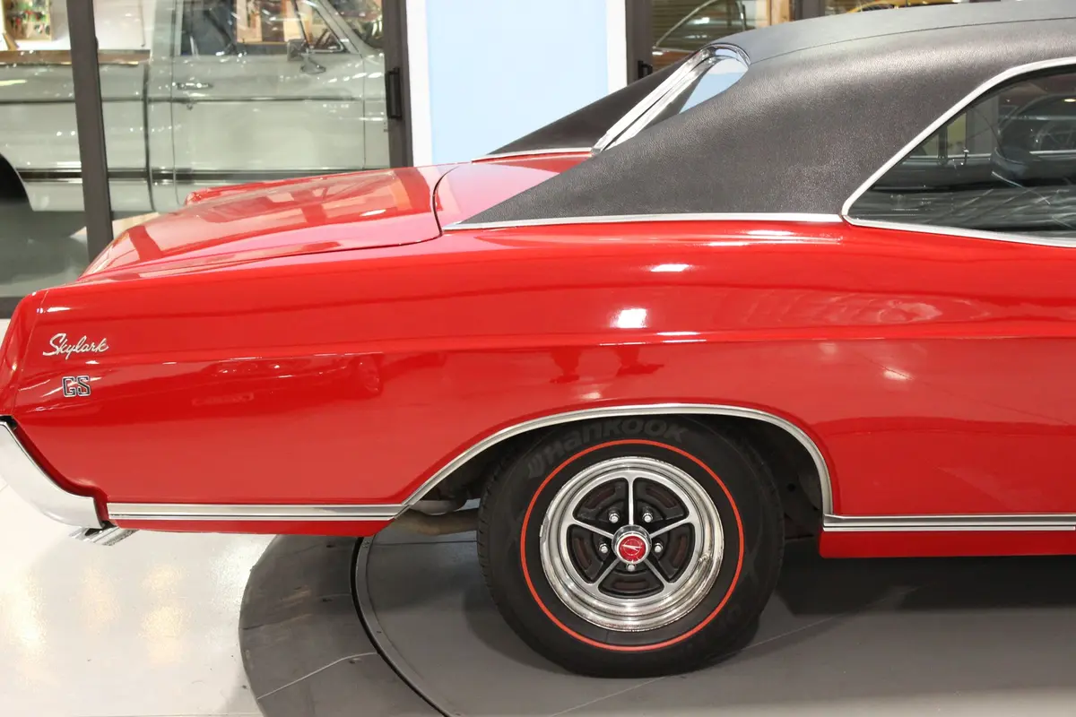 Vehicle photo 22