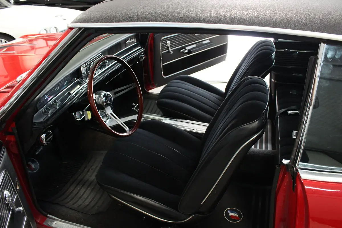 Vehicle photo 26