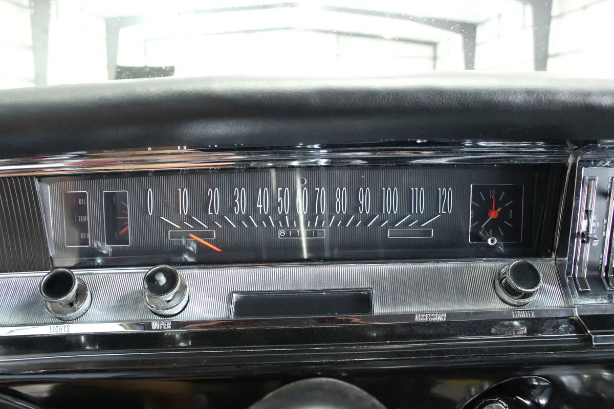 Vehicle photo 28