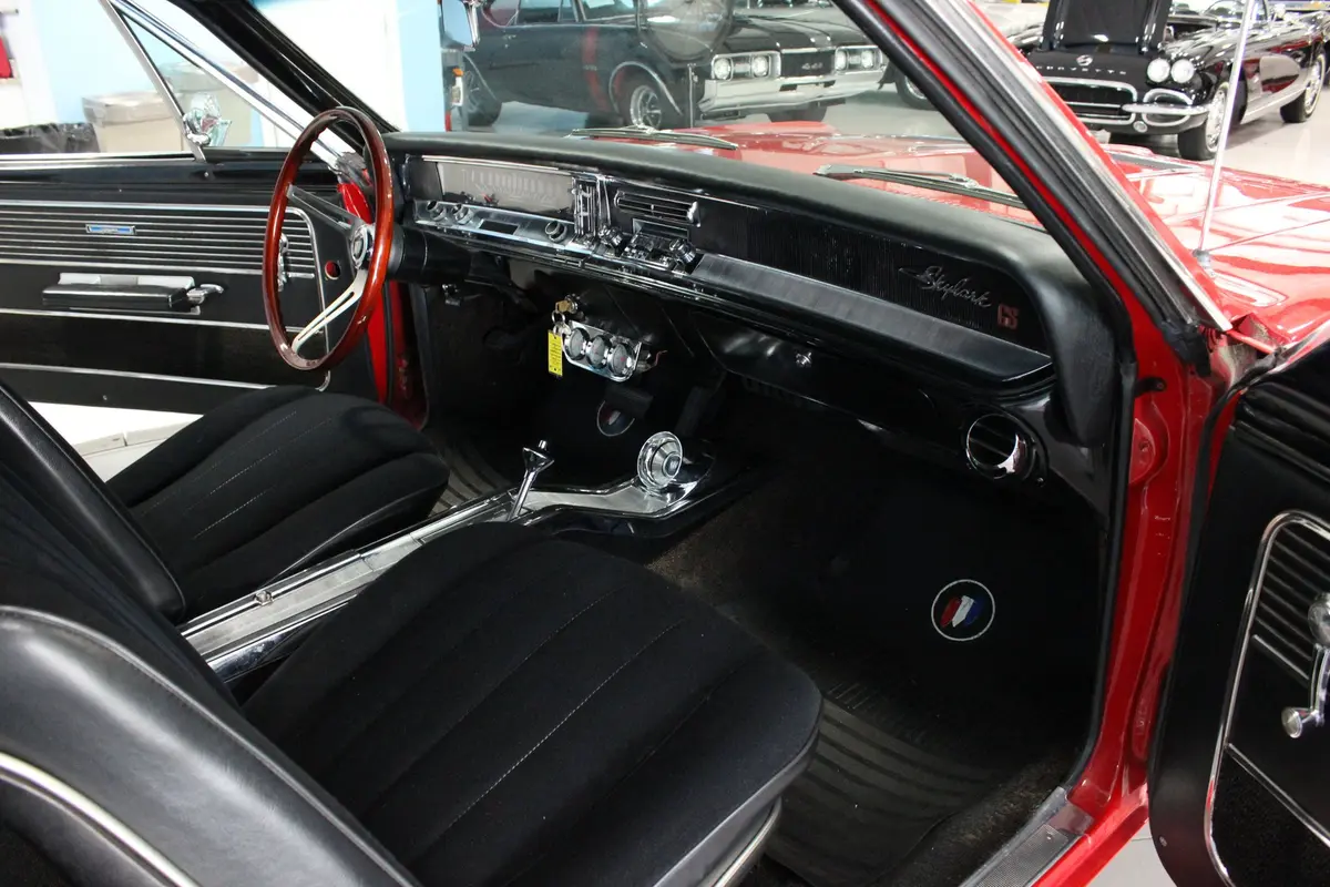 Vehicle photo 33