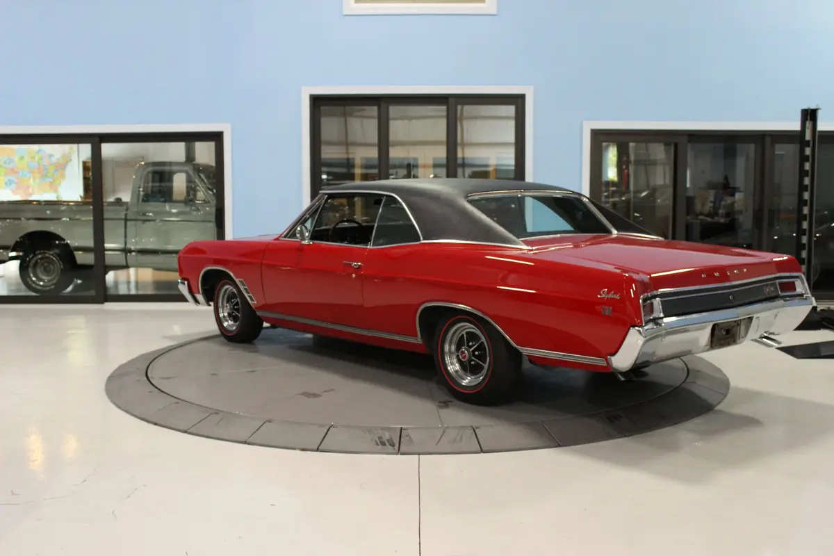 Vehicle photo 4