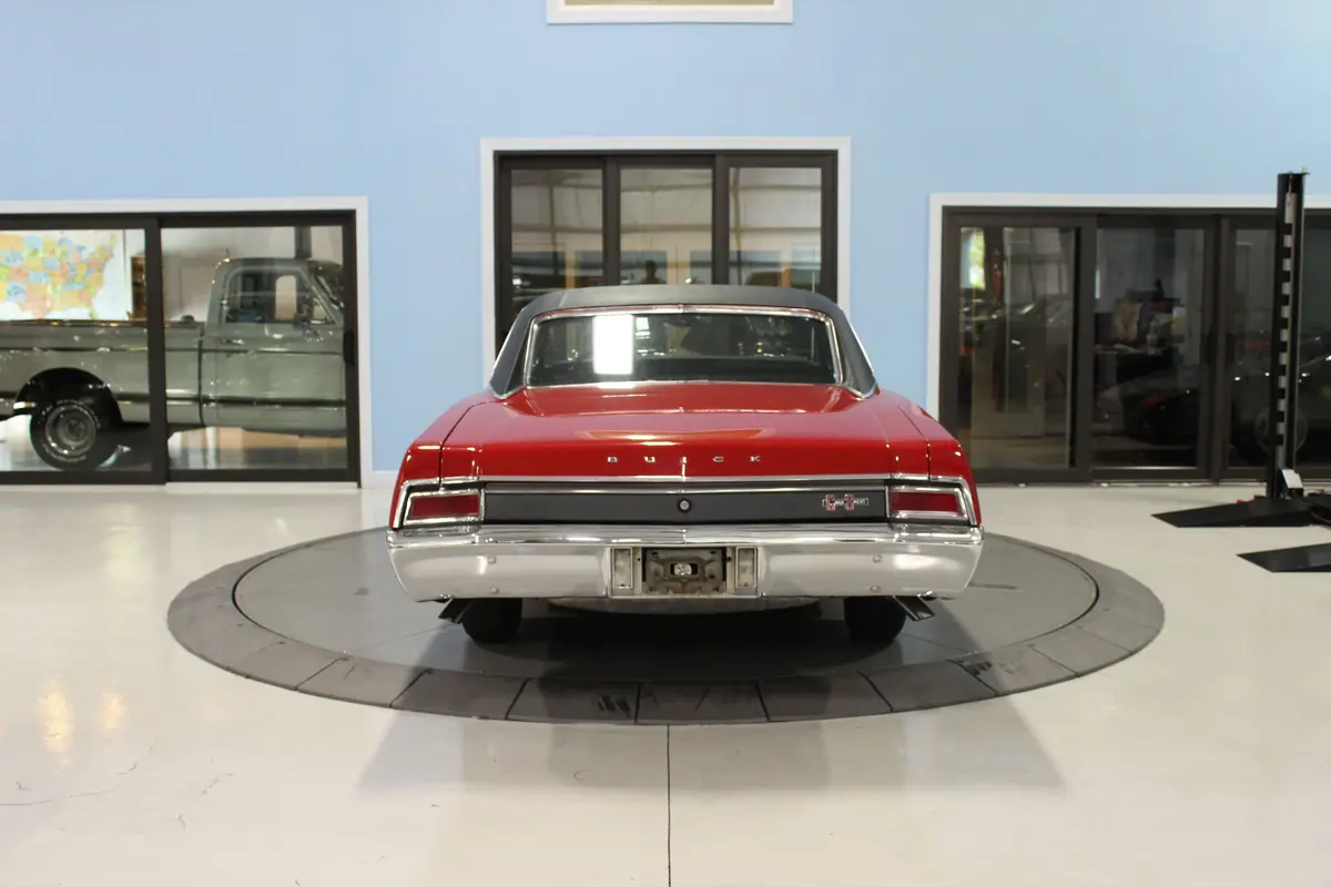 Vehicle photo 5