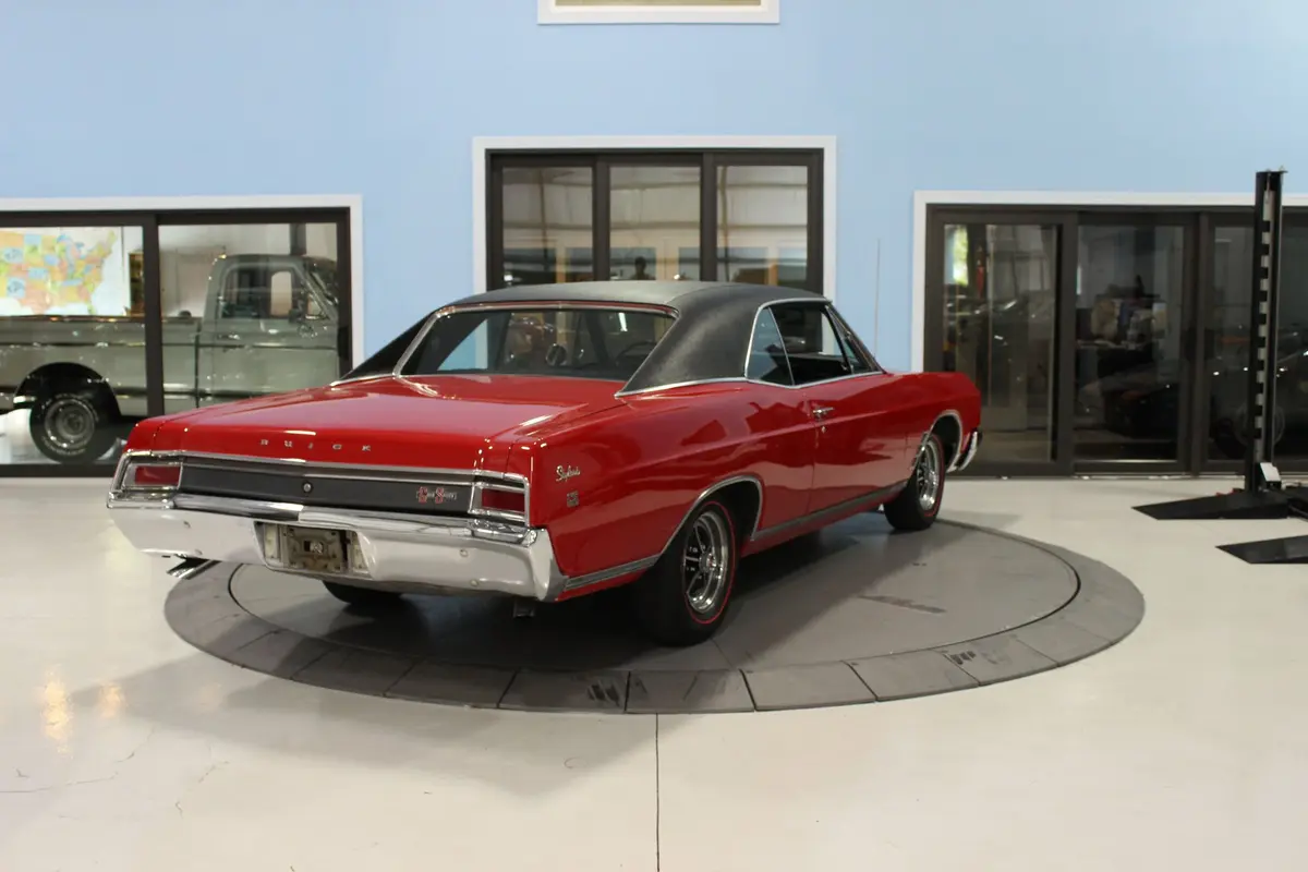 Vehicle photo 6