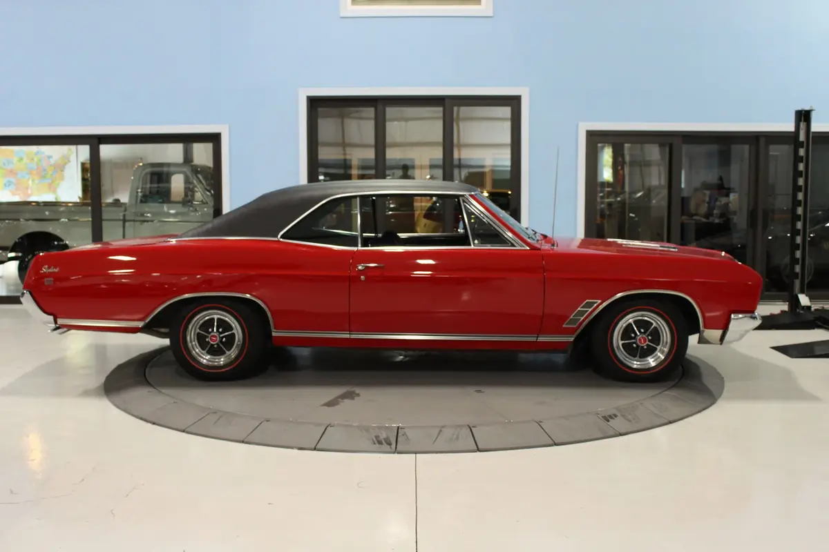Vehicle photo 7