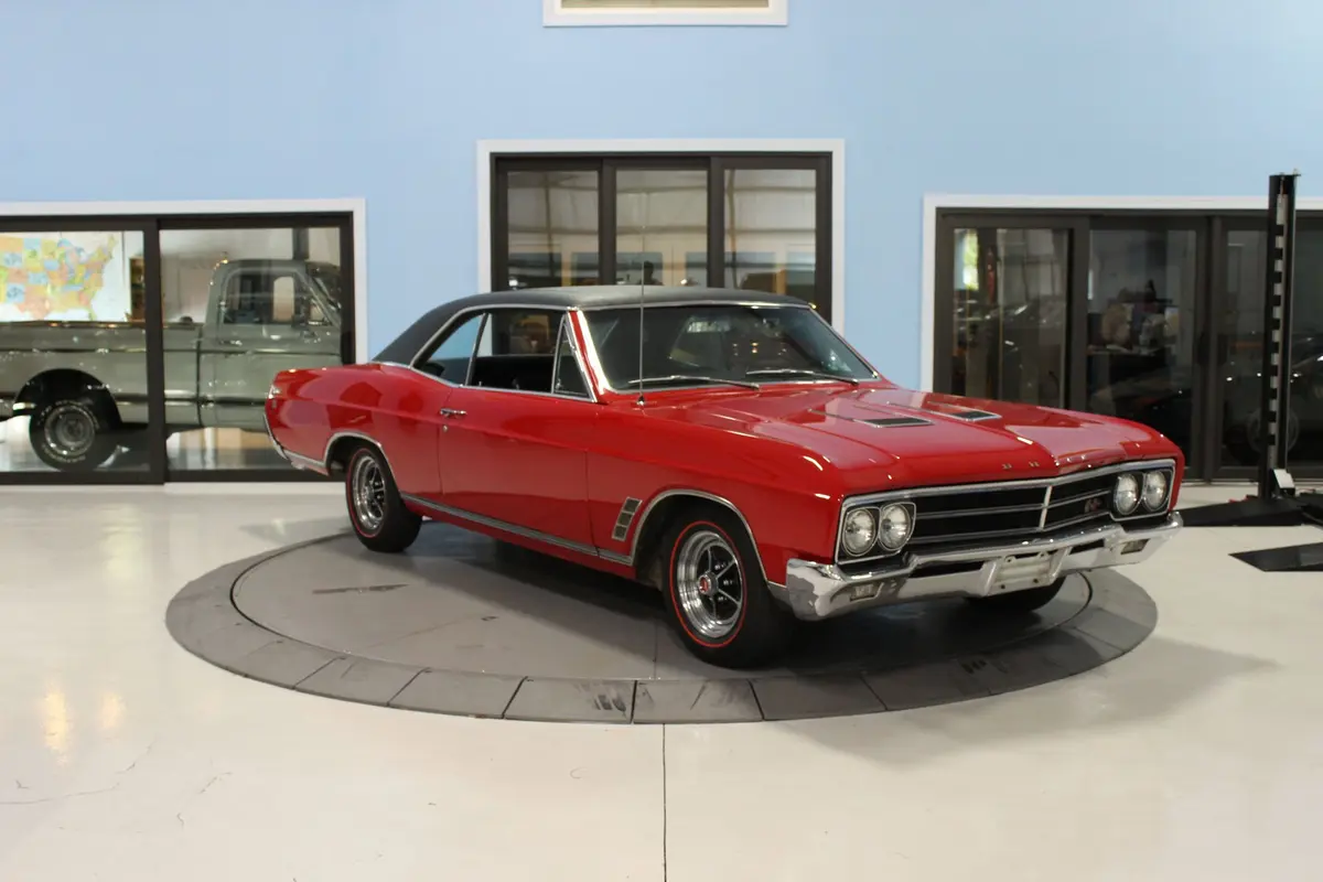 Vehicle photo 8