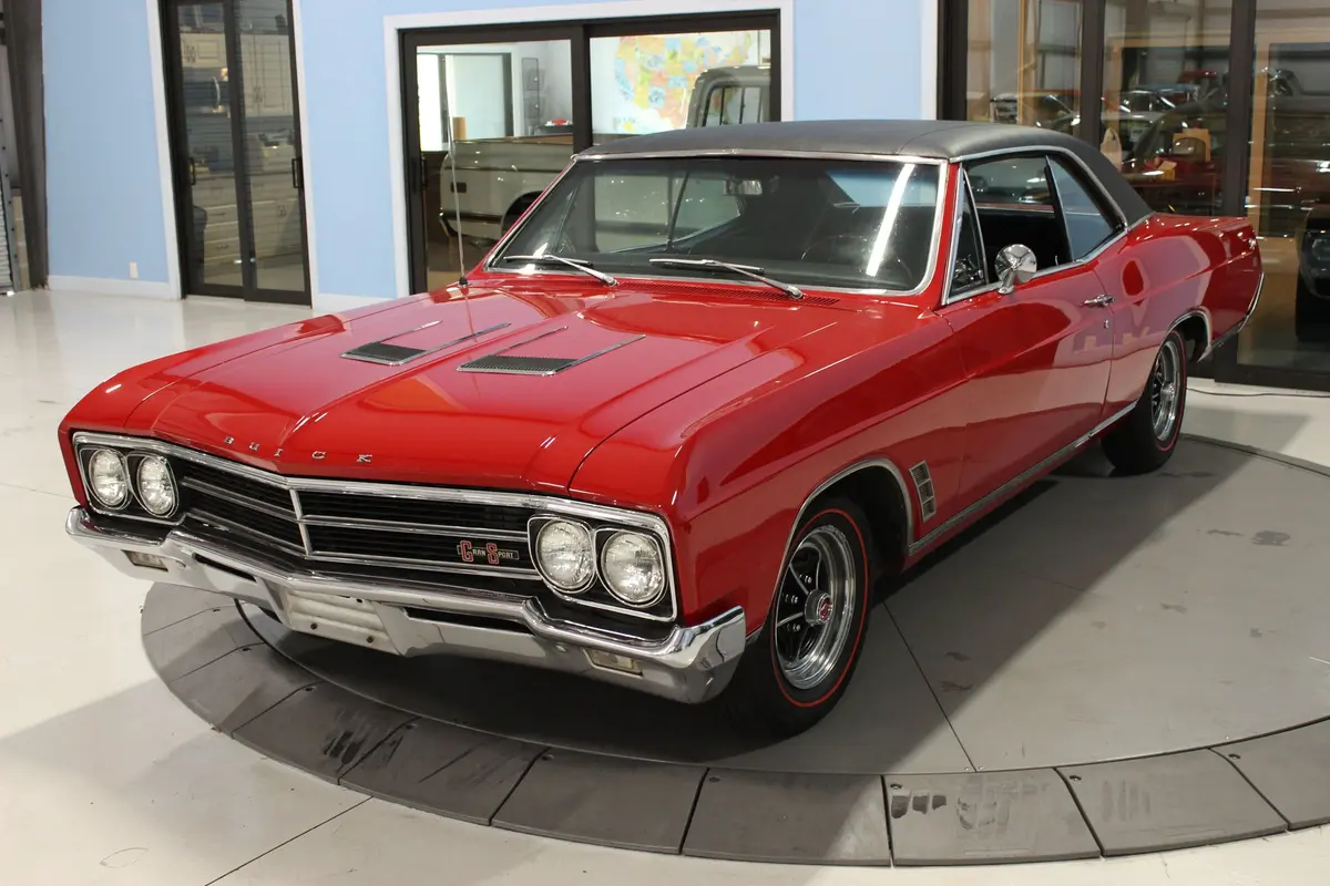 Vehicle photo 10
