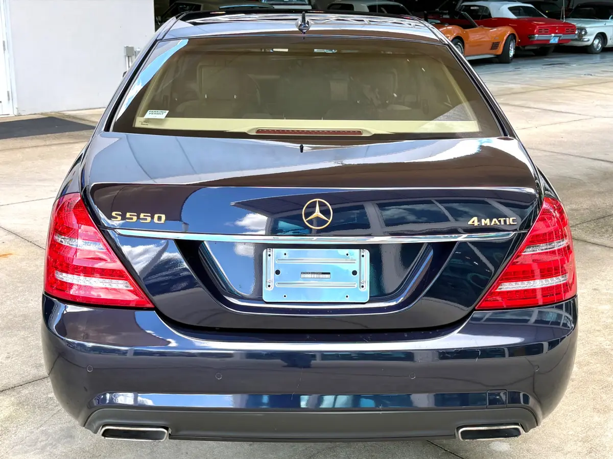 Vehicle photo 8