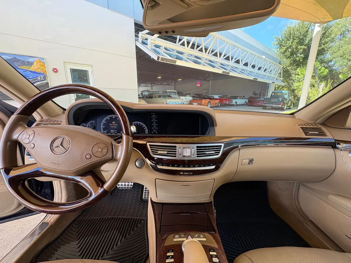 Vehicle photo 34