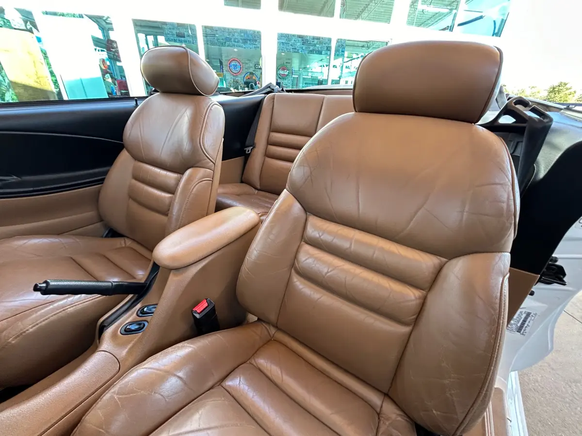 Vehicle photo 23