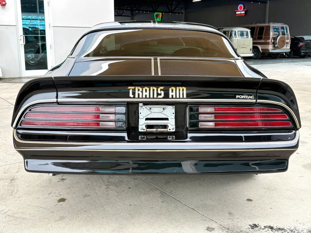 Vehicle photo 7