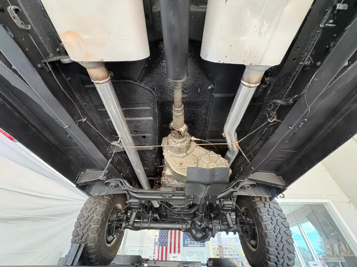 Vehicle photo 46