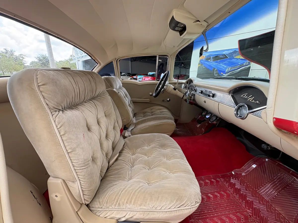 Vehicle photo 37