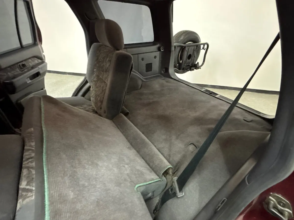 Vehicle photo 34