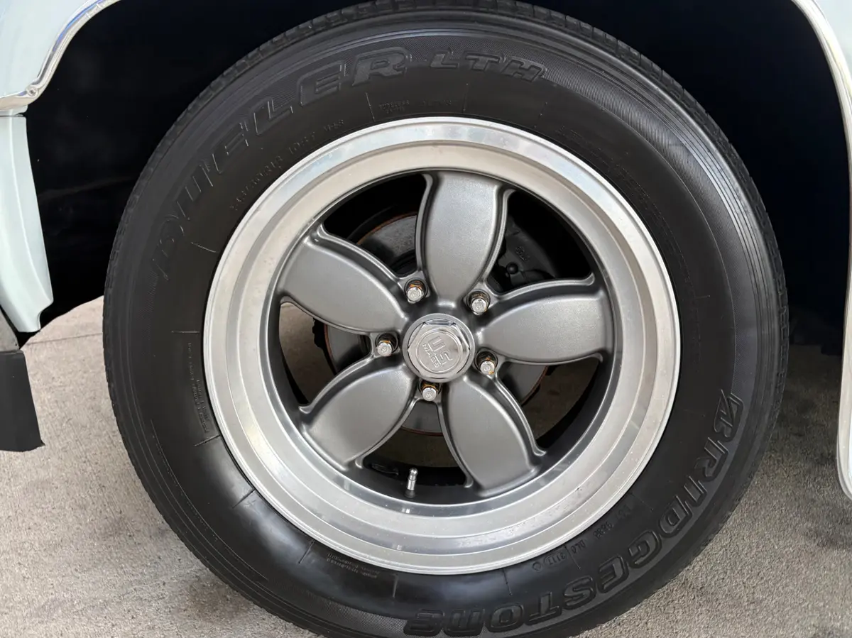 Vehicle photo 21