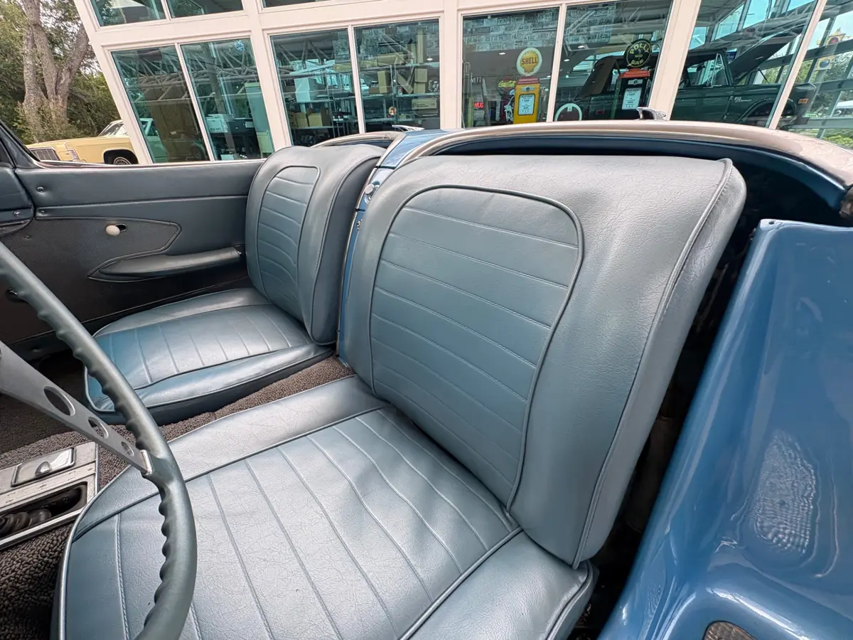 Vehicle photo 34