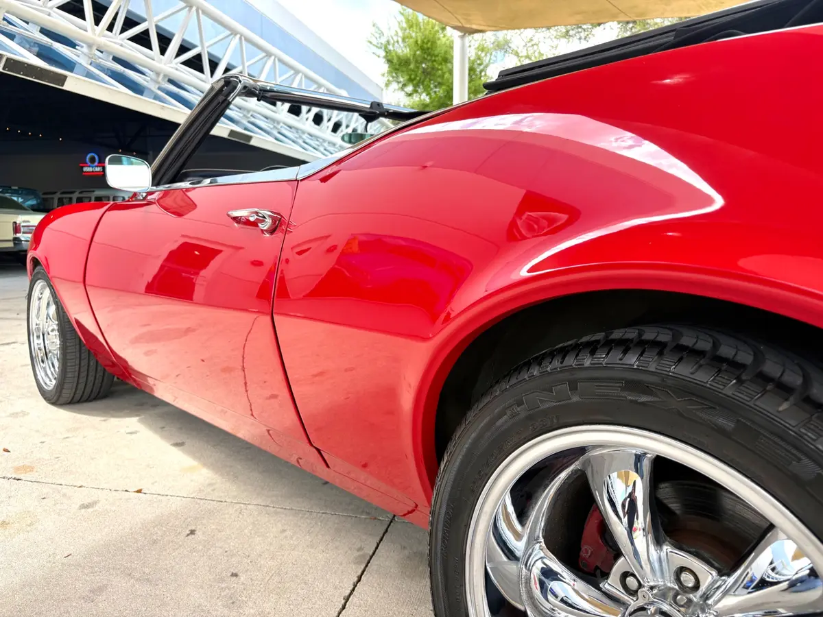 Vehicle photo 14