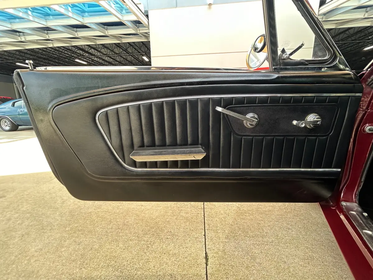 Vehicle photo 17