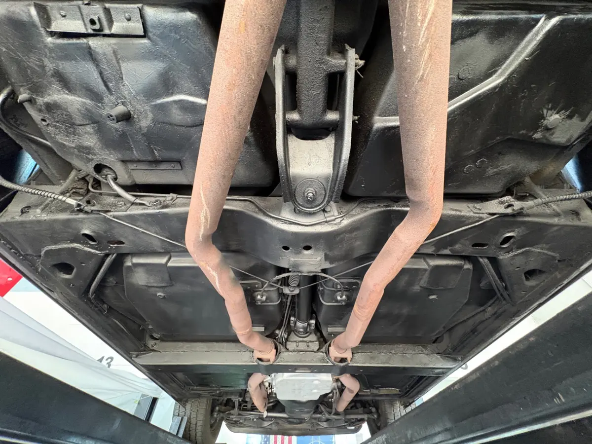 Vehicle photo 54