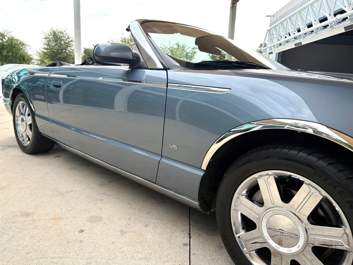 Vehicle photo 18