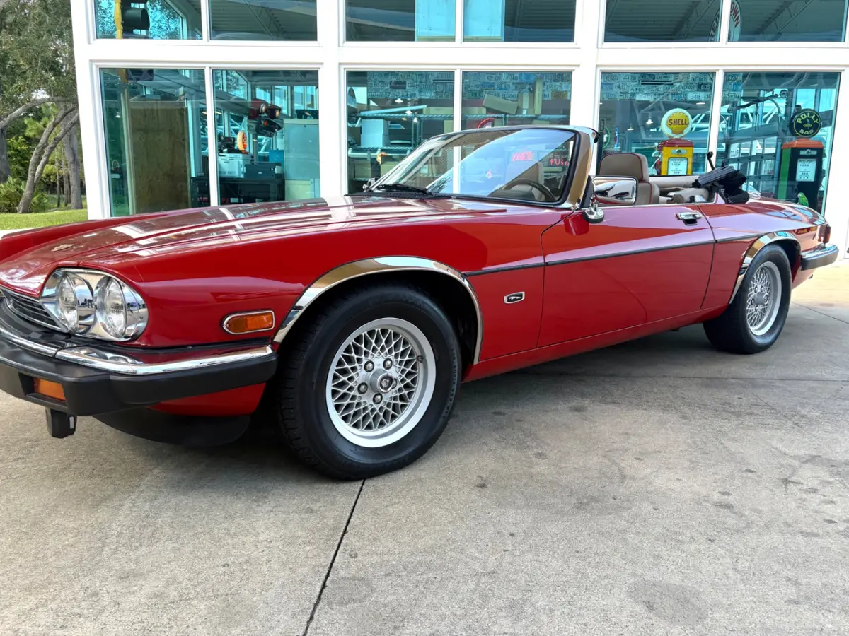 Vehicle photo 12